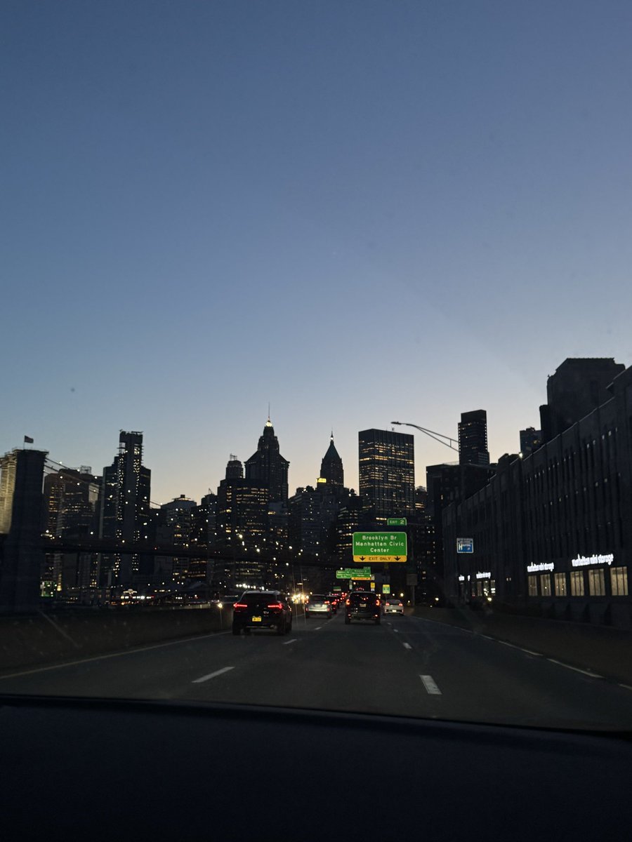 Eslaam3z2's tweet photo. @_travel__vibes Street view of the same exact part of the magnificent city of New York ❤️ https://t.co/TXDB9mUZ6R