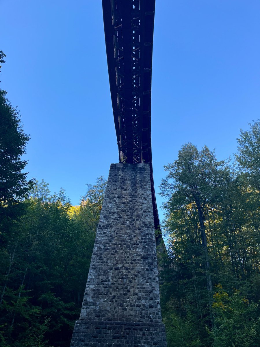 webekacko's tweet photo. Posledné kilometre expedície boli učinené v okruhu s tiesňavou #ČertovaDolina pri Zbojskej. V roklinke zaváňajúcej Slovenským rajom bol cítiť nedostatok vody, no aj napriek tomu sa sem rozhodne oplatilo zavítať. https://t.co/Q8FW3v0Zx2