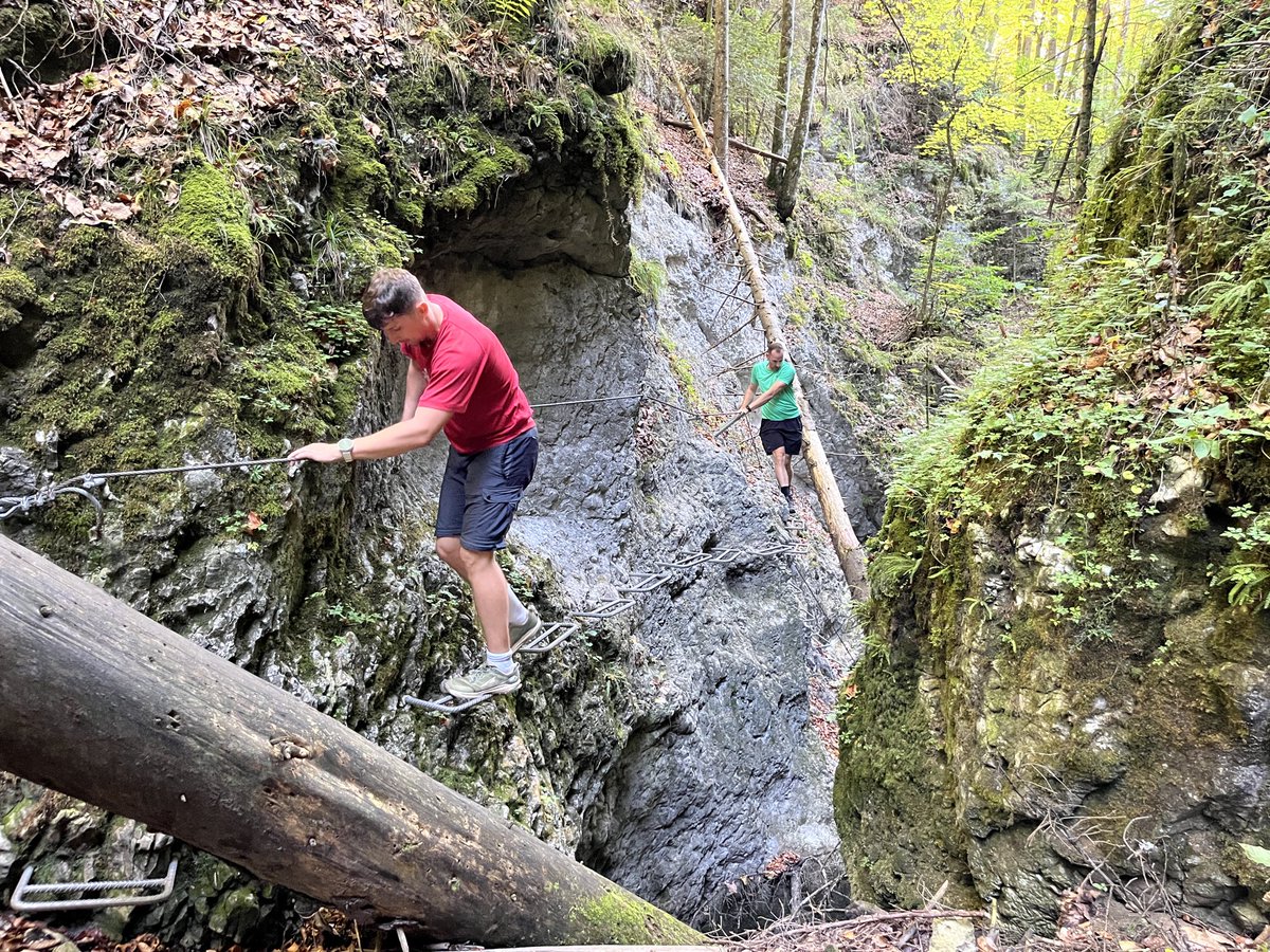 webekacko's tweet photo. Posledné kilometre expedície boli učinené v okruhu s tiesňavou #ČertovaDolina pri Zbojskej. V roklinke zaváňajúcej Slovenským rajom bol cítiť nedostatok vody, no aj napriek tomu sa sem rozhodne oplatilo zavítať. https://t.co/Q8FW3v0Zx2