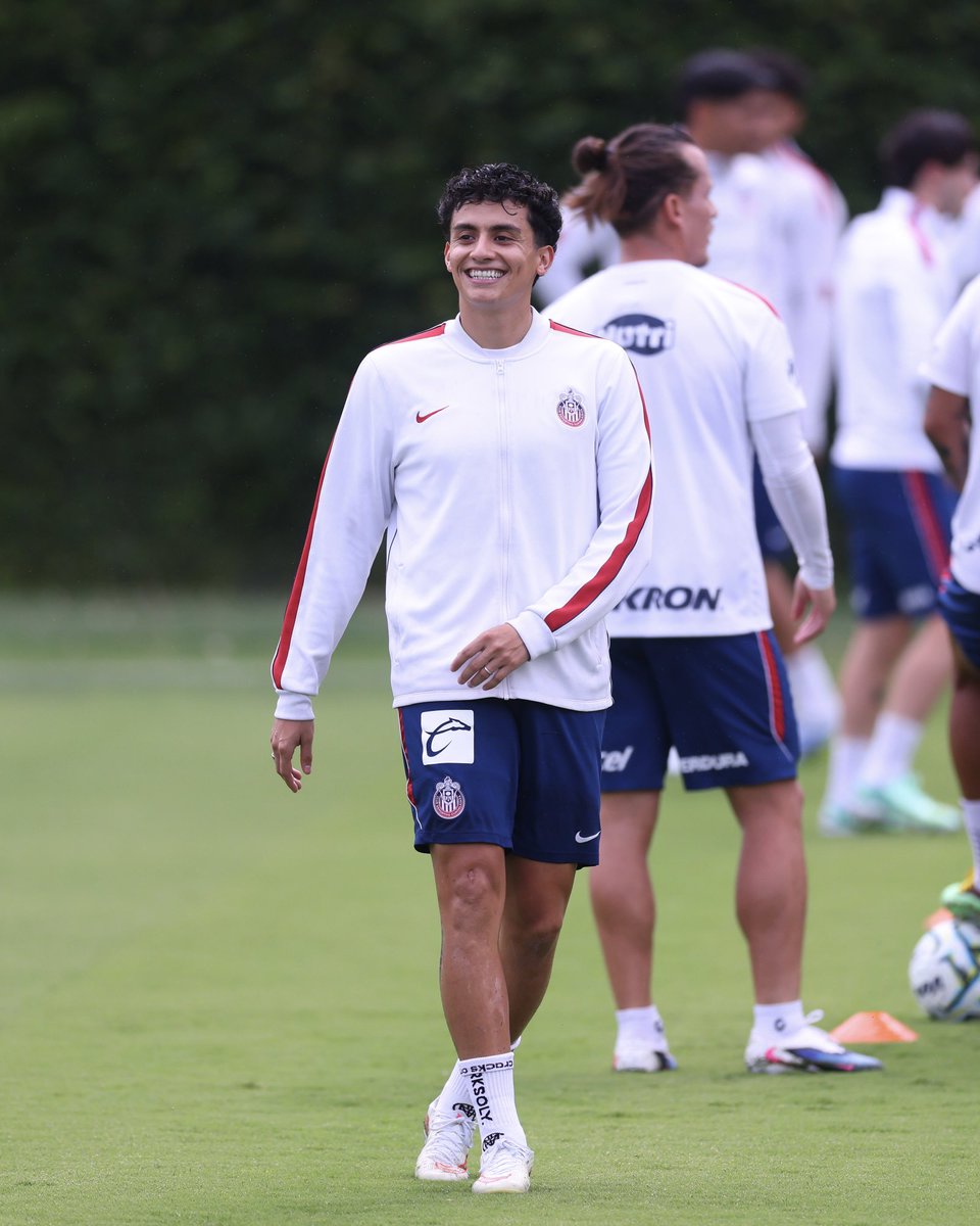 Chivas's tweet photo. 🔥 Preparando todo para el fin de semana 🔜

#ElClásicoDeMéxico 🇲🇽 https://t.co/u4r3PPsQvB