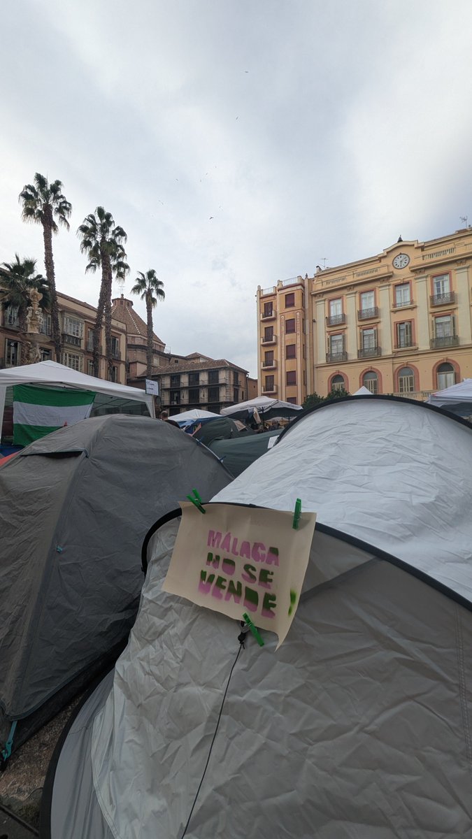 lapoderiofem's tweet photo. ⛺La acampada de Málaga continúa. La coordinación y la logística de cara a la manifestación del sábado ha sido el centro del debate en la asamblea de las 19H.

#acampadaMLG https://t.co/dxbu2Yoj0A