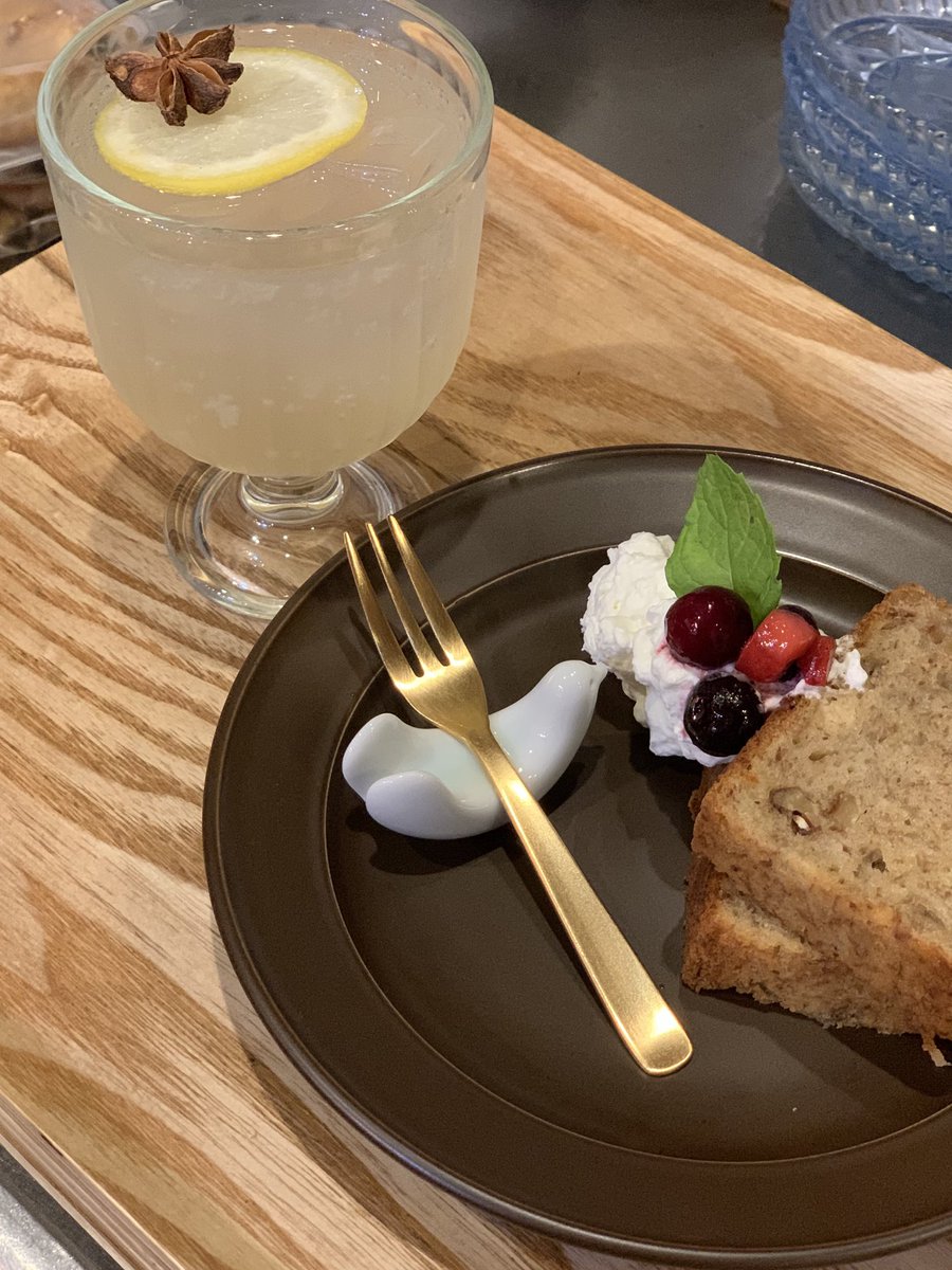 mozucoffee's tweet photo. 千駄木は久しぶりに雨が降らない日になりそうですね

新発売
「ガレットブルトンヌ　ラムレーズン」

季節限定のマロンチーズケーキあり〼

本日も朝8時から

ハニーレモンクリームチーズトースト人気です
ありがとうございます

東京都文京区千駄木3-36-7
東京メトロ千代田線　
千駄木駅EV隣
D坂そば https://t.co/tNMtAycTv8