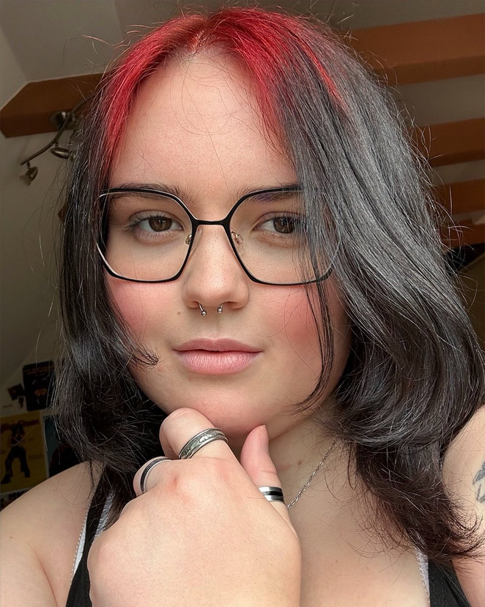 rubypaker2e8w's tweet photo. me with red hair, yes? https://t.co/bYNO6JQqx4