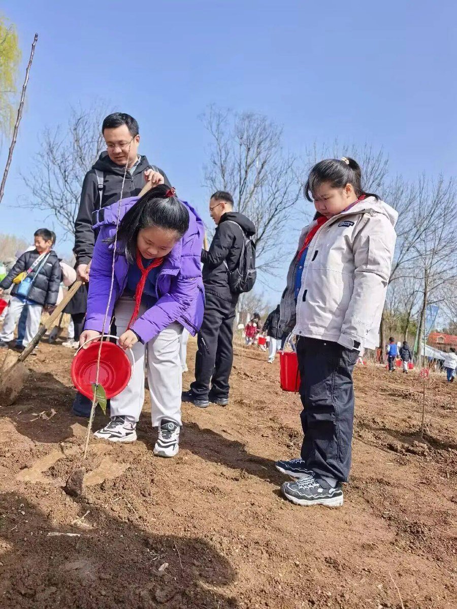 EmersynChazym's tweet photo. Ven a nuestro taller comunitario de plantación de árboles este sábado 10 de mayo en el Parque Central! Te esperamos a las 9 de la maana para cuidar juntos nuestro vecindario, aprender sobre ecología y llevarte una planta ornamental gratuita. No faltes! https://t.co/AISfAFxRYo