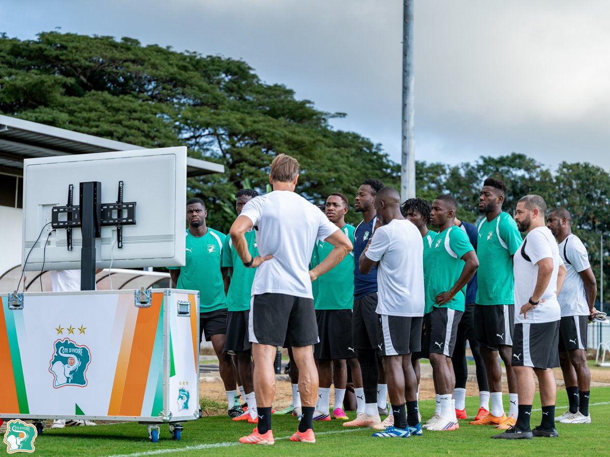 equipenatciv's tweet photo. 🇨🇮 Séance d’entraînement ce mercredi 30 septembre pour les remplaçants et les joueurs restés sur le banc lors du match face à la Somalie.
Même ambition, même détermination ! 🐘🔥🇨🇮

#TousDerrièreLesÉléphants #ÉliminatoiresCAN2027 https://t.co/hhTtH1dGub