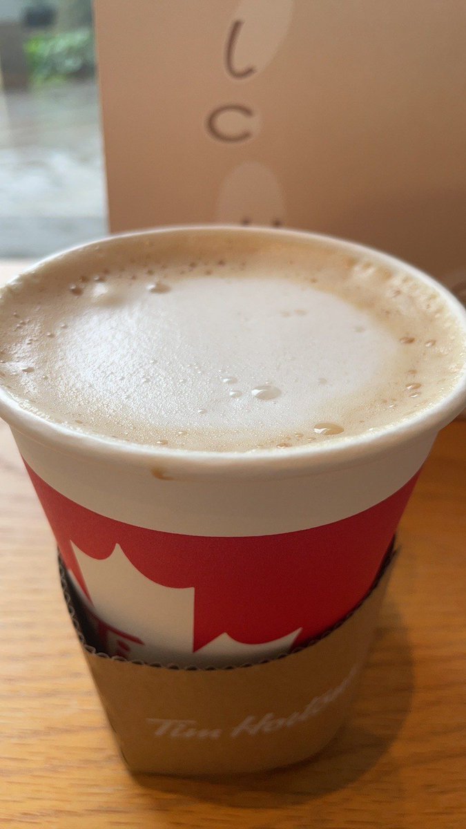 EllieDavienc's tweet photo. Hoy me di el gusto: un café con leche espumosa y unas churros recién hechos, la combinación perfecta para despertar el alma https://t.co/4r1ynTaJ0N