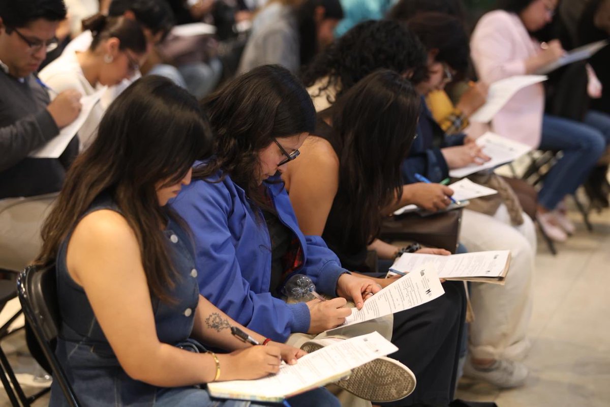 InfoCdMex's tweet photo. 🔐 Hoy, personas servidoras públicas de la @FiscaliaCDMX, @SeMujeresCDMX y @AlcCuauhtemocMx conocieron los principales cambios de la nueva legislación en materia de #PDP. 

A través del curso “Introducción a la Ley de Protección de Datos Personales en Posesión de Sujetos Obligados de la Ciudad de México”, se abordaron sus principales disposiciones, alcances y obligaciones, así como herramientas para facilitar su aplicación en el trabajo cotidiano de las instituciones.

📚 Conocer la nueva ley es el primer paso para aplicarla. Por ello, desde el #INFOCDMX continuamos impulsando espacios de capacitación, orientación e intercambio que permitan a las instituciones contar con mayores herramientas para el cumplimiento de sus obligaciones y la protección de este derecho.