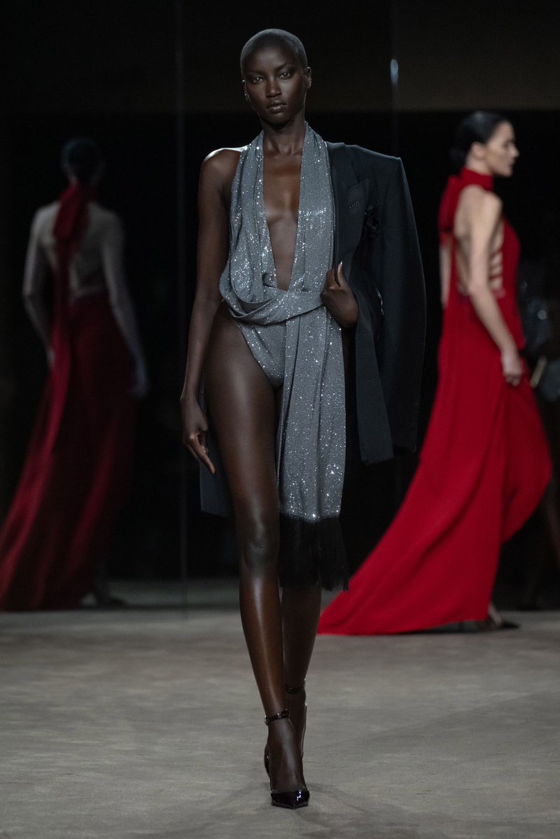 jacquemusx's tweet photo. THEE Anok Yai for Tom Ford SS27 https://t.co/Ek4aE5DheA