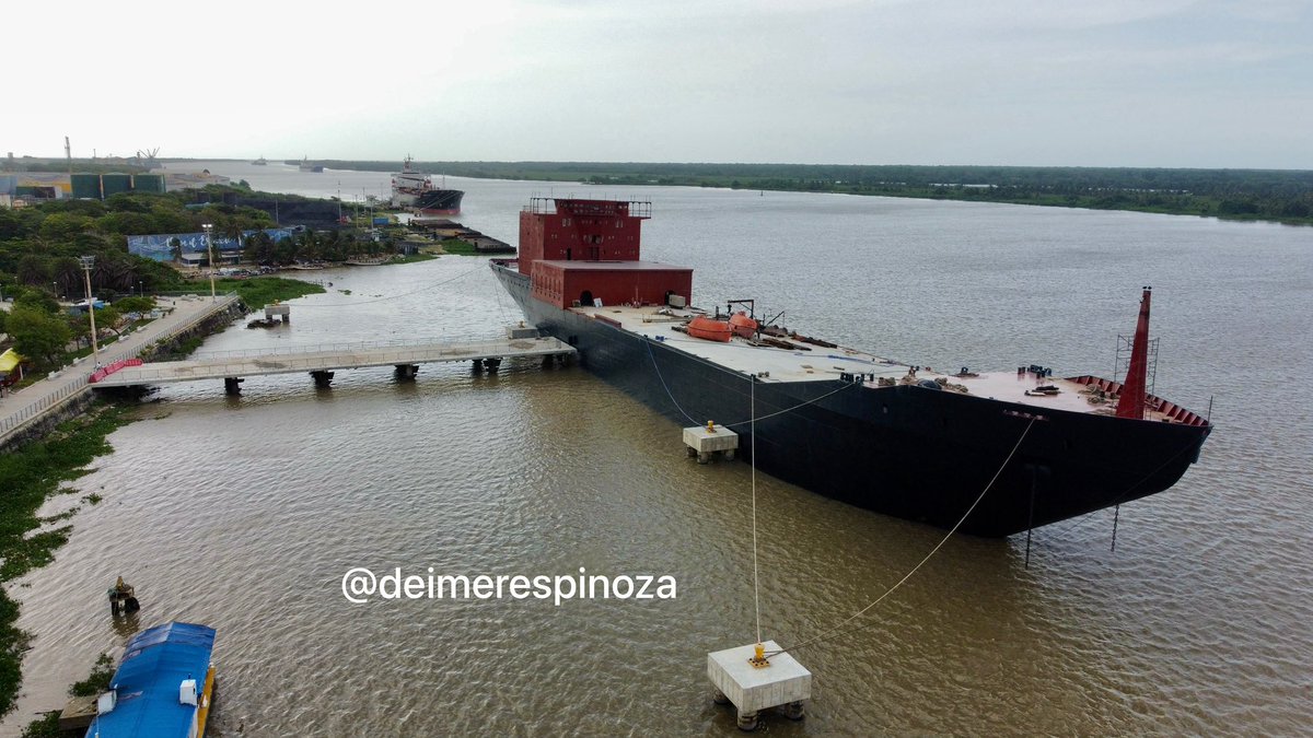 deimerespinoza_'s tweet photo. ¡Es oficial! ‘El Baqan’ ya llegó al Gran Malecón de Barranquilla: fue anclado en el muelle construido especialmente para recibirlo y ahora continuará su proceso de adecuación. https://t.co/bxe5sSNIyI