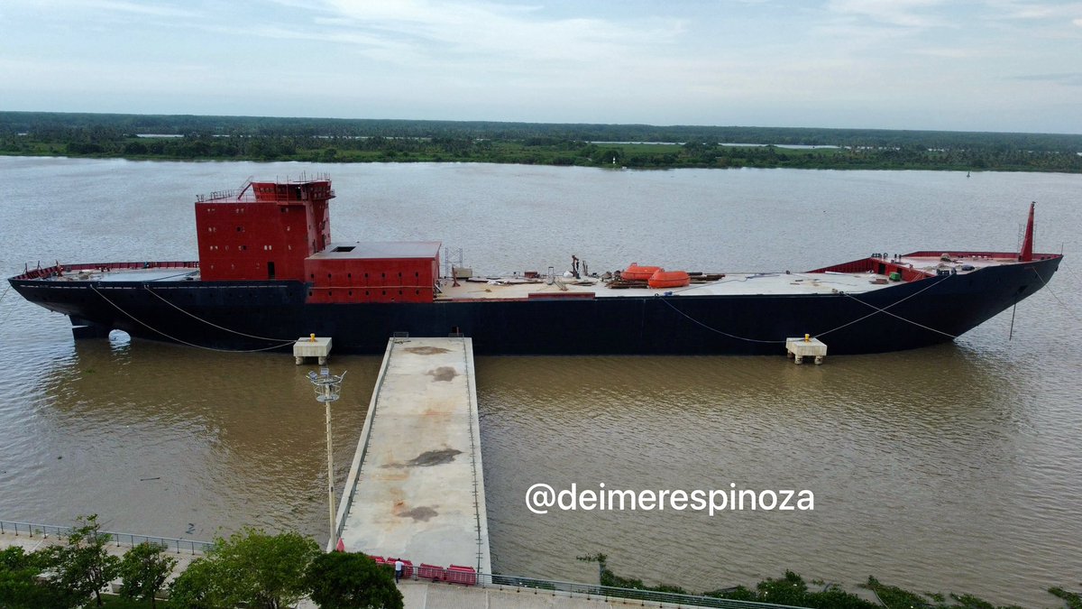 deimerespinoza_'s tweet photo. Internamente, ya se encuentran instalados los ascensores y las escaleras eléctricas, además de las divisiones que conformarán las galerías comerciales. También se viene trabajando en la impermeabilización de la estructura. https://t.co/MFIIEotftH