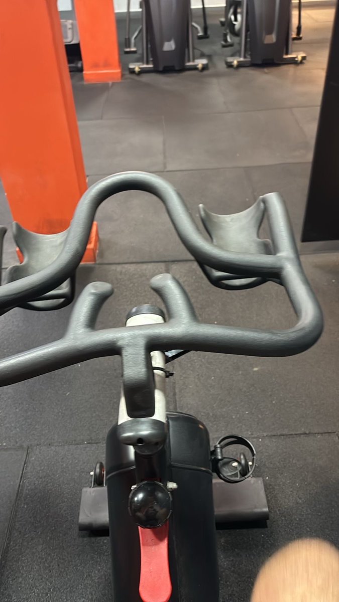 LuchoTucuz's tweet photo. Como que el gym no me estaría haciendo efecto aún 😬 https://t.co/qOuDX2xF9b