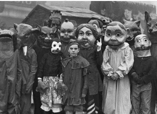 Complex's tweet photo. Halloween in the 1930s used to be terrifying https://t.co/l7zOdocTNx