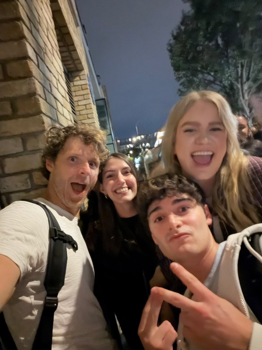 thepaladinandme's tweet photo. just met noah, janette and rupert and i am SO UNWELL, affluenza cast are the sweetest angels ever 🥹 https://t.co/Nllgh6QjXJ