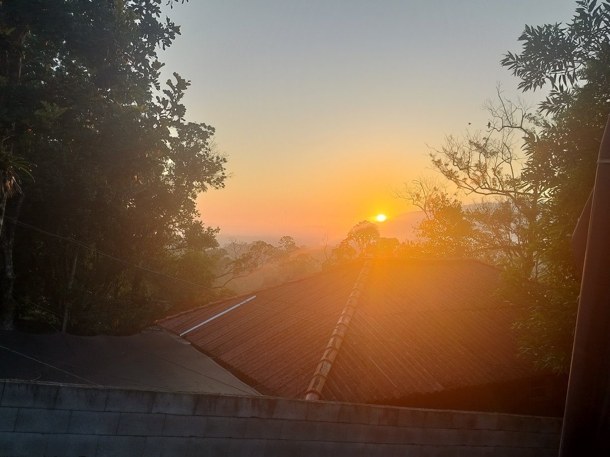 voidBoykkj's tweet photo. @letmefuuck Eu literalmente faço isso, aliás essa aqui de baixo é outra vista da minha casa quando é de manhã cedo e eu tô tomando meu cafézinho https://t.co/6L3X8ZjWBr
