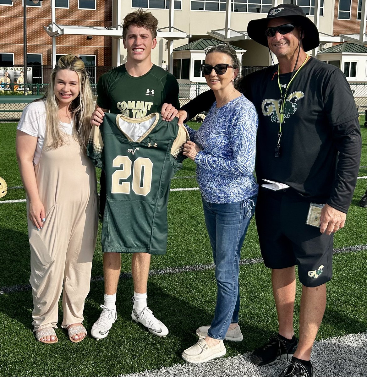 VHSFootballFBT's tweet photo. Upon the conclusion of today's practice, VHS senior defensive back Blake Branham was presented with the #20 Legacy Jersey for Friday night's Homecoming game against West Port. Joining Blake and VHS head coach Richard Pettus today was Joe's sister, Tayla, and his mother, Dawn. https://t.co/HFJ2CmFPlG