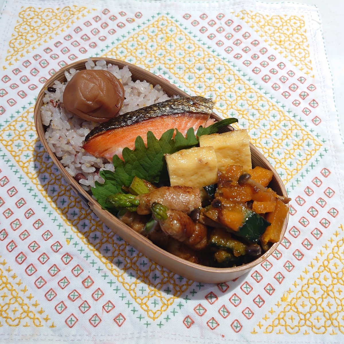 mao70248558's tweet photo. 今日のお弁当

#お弁当
#おべんとう
#お弁当記録
#曲げわっぱ
#まげわっぱ
#まげわっぱ弁当
#刺し子
#魔法の玉子焼き器 
#錦見鋳造 https://t.co/57Lr3IyFLX