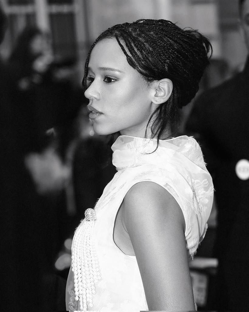 saintdutchess's tweet photo. I love a French roll with braids. https://t.co/vS9N474BPe