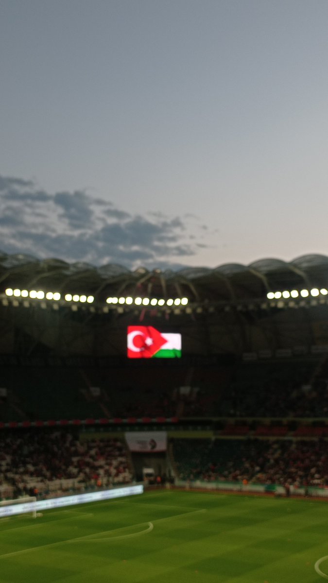 emine_angy's tweet photo. Gözyaşları bittiğinde;
Güller, zambaklar yeşerecek Gazze'de,
Kutlu Kudüs'te açacak çuha çiçeği.

Konyaspor 🤍 Filistin ( Dostluk Maçı)
                🔻🇹🇷🇵🇸 https://t.co/dlmkKRgcx4