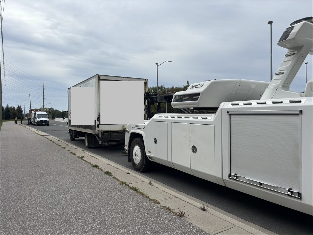 HRPSCMV's tweet photo. Today, we partnered with @ONtransport @OPP_HSD for a CMV inspection blitz in @_HaltonHills.

33 @CVSA inspections
16 trucks placed out of service (48%)
37 charges
2 sets of plates removed/trucks towed

#RoadSafetyTogether https://t.co/N9EJ8rHP2B