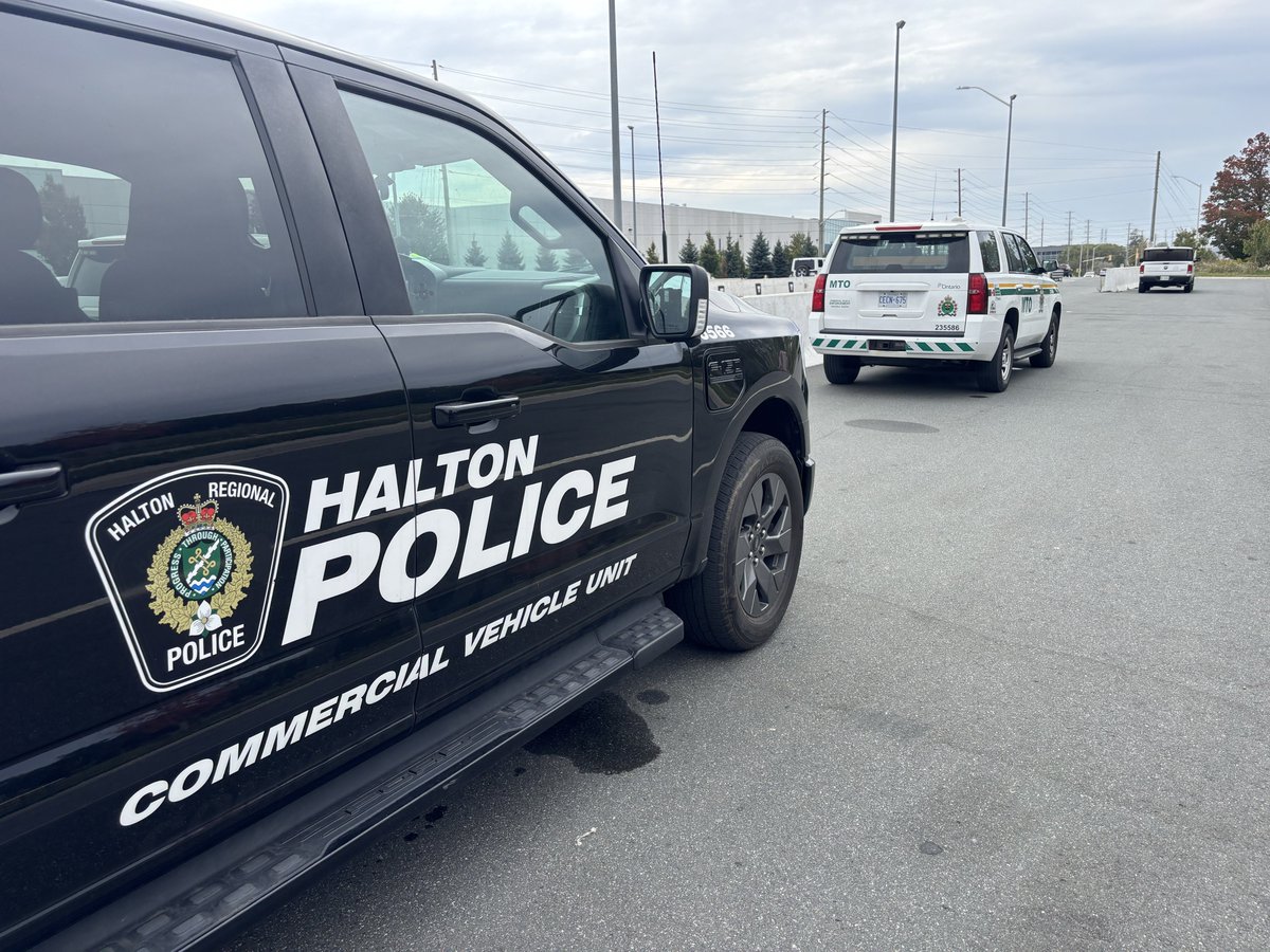 HRPSCMV's tweet photo. Today, we partnered with @ONtransport @OPP_HSD for a CMV inspection blitz in @_HaltonHills.

33 @CVSA inspections
16 trucks placed out of service (48%)
37 charges
2 sets of plates removed/trucks towed

#RoadSafetyTogether https://t.co/N9EJ8rHP2B