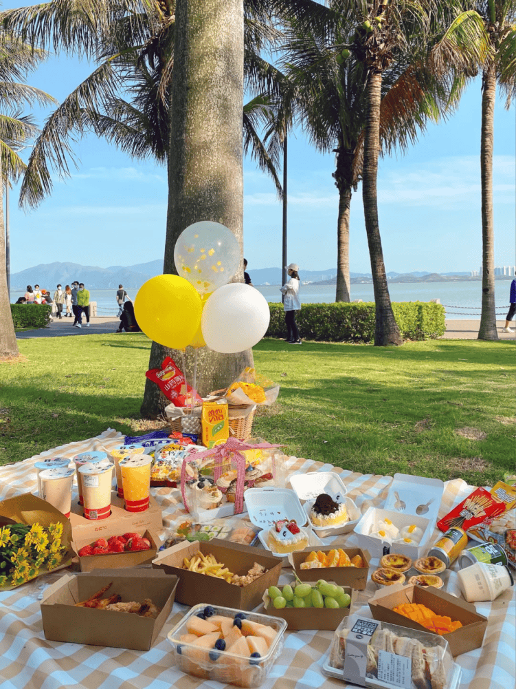 GeorgiaAskgrk's tweet photo. Hoy hace sol y calor, perfecto para una tarde de picnic en el parque! https://t.co/Ns1qTlOmBH