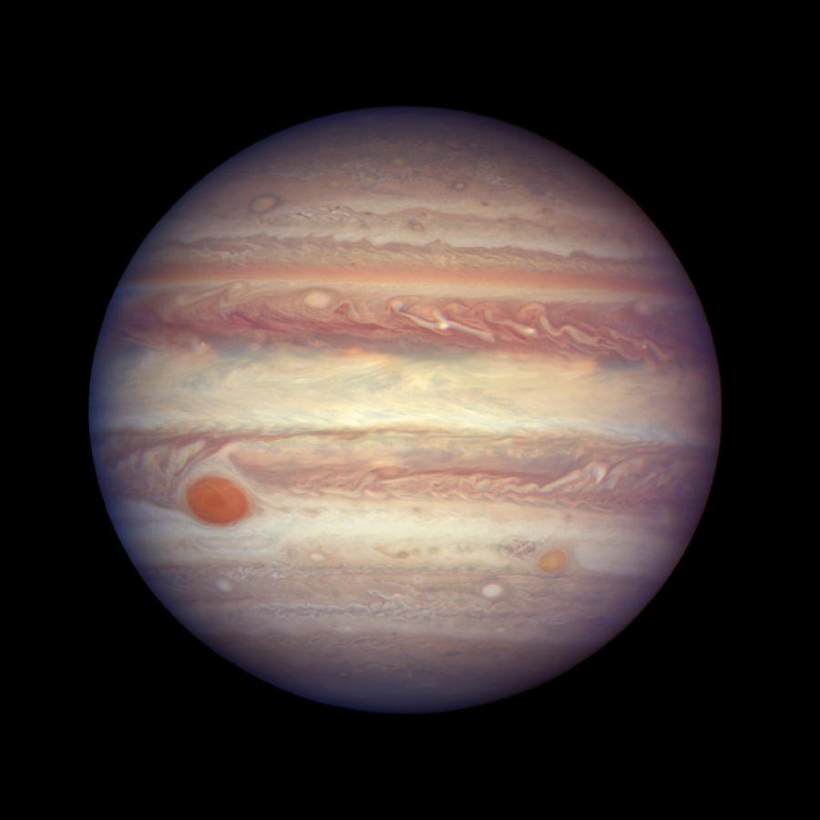 JAtanackov's tweet photo. 5 things you need to see, even if you are not an astronomer:
1. A total solar eclipse. If you have, you know. If you haven't, trust me, you need to. Total, not 99% partial.
2. The spiral arms of a galaxy. Under a dark sky. You don't even need a huge telescope, M51 (the Whirlpool Galaxy) will show them in a 6" telescope. But the bigger the telescope, the better.
3. A planet - Mars, Jupiter or Saturn - at very high power (above 400X) under perfect seeing conditions. That is under a perfectly still atmosphere, when all the motion and shimmering disappears. The view is like from a high orbit above the planet, like you are there.
4. A globular cluster at high power in a decently sized telescope (12" or larger). Countless stars of various colors packed so tightly together they become impossible to resolve.
5. Aurora filling the sky. 

Your picks?
