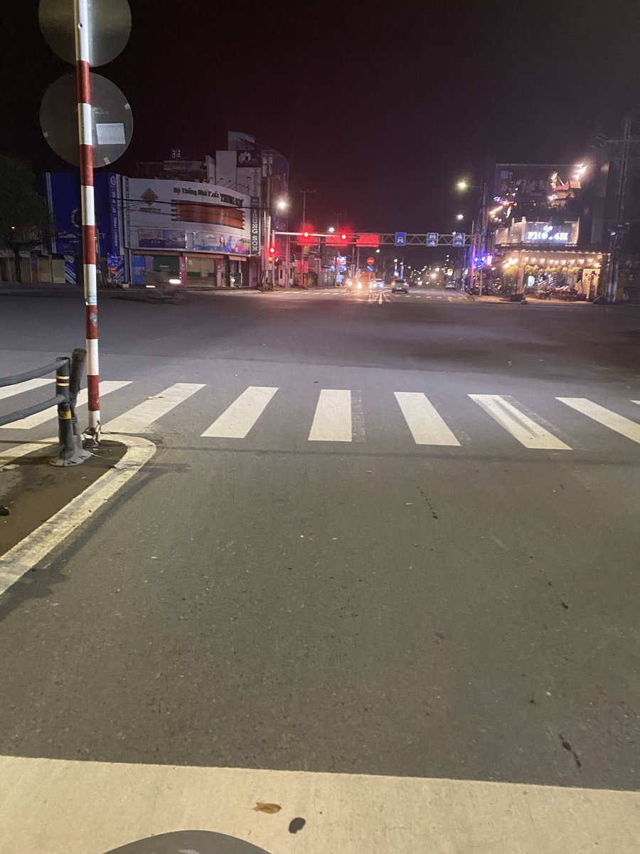 vit844209's tweet photo. Mn ơi thức đi 
#cantho #night https://t.co/G8rHiUsDNu