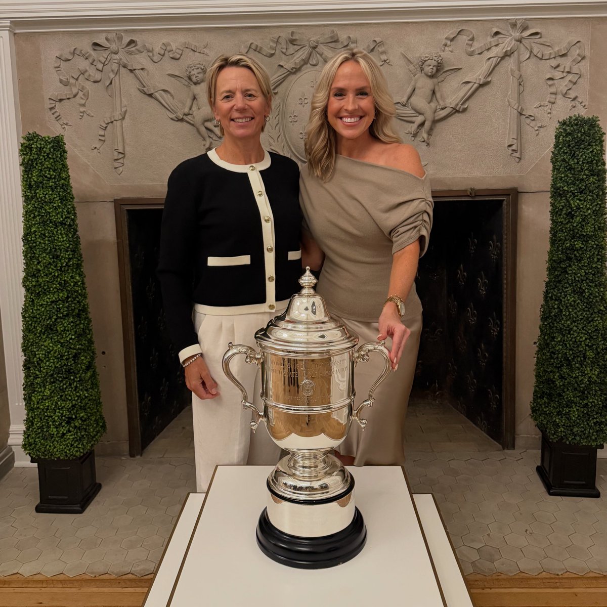 LThompsonGC's tweet photo. Truly an honor to celebrate @ANNIKA59 ‘s 20th Anniversary of her 10th major at the 2006 US Women’s Open…on the very stage where she got it done✨
Perfect weather and conditions today at Newport Country Club https://t.co/hNPNN99IGw