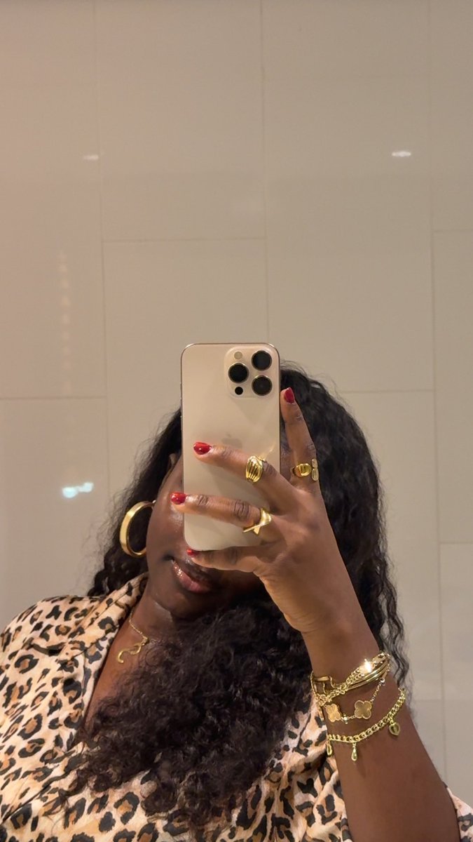steff_neyy's tweet photo. all that glitters might actually be gold ✨ https://t.co/nMA0f8OS3h