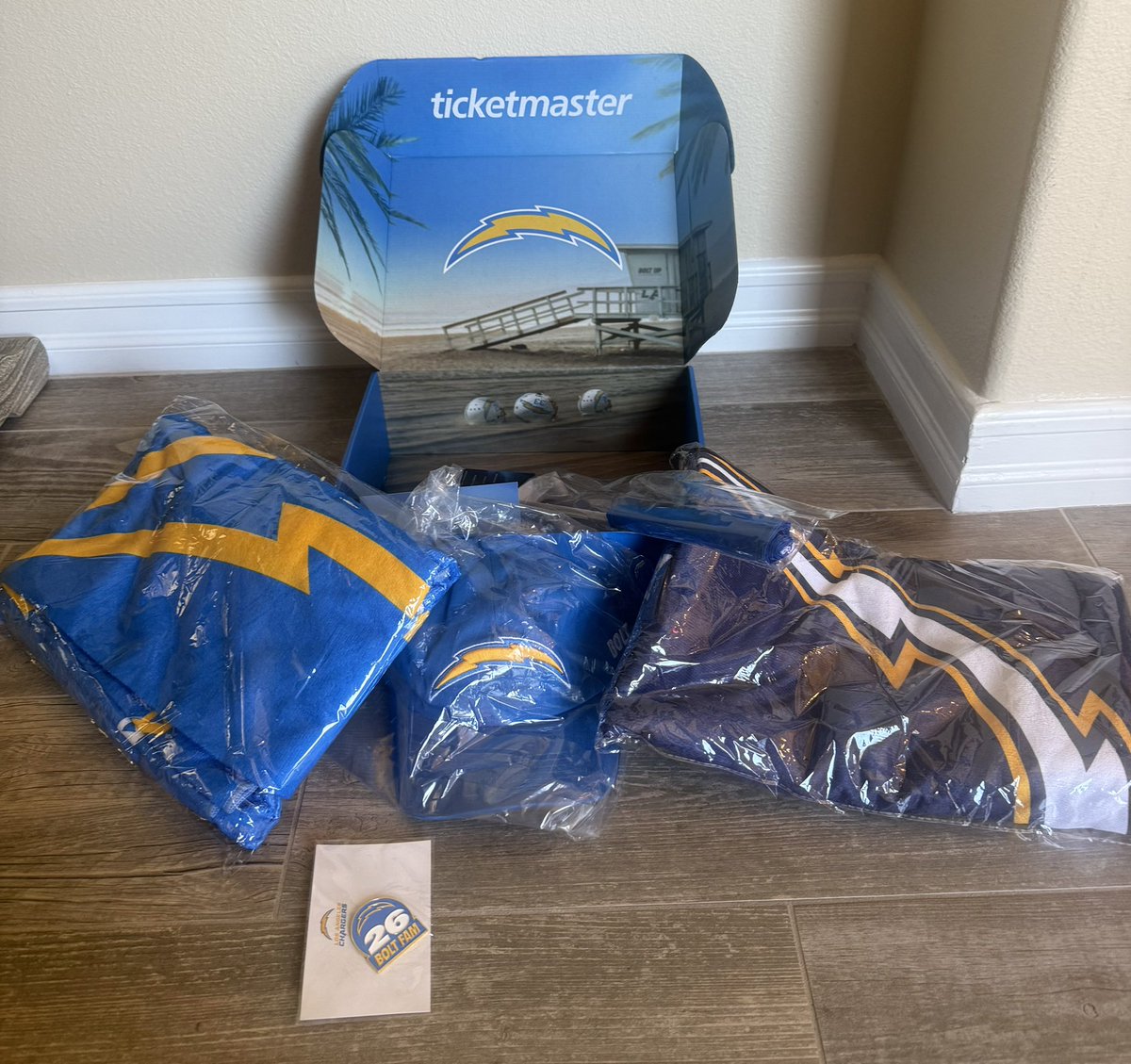 FrankBnOC's tweet photo. The annual season ticket merchandise package just arrived. https://t.co/5VFCgHeFW6