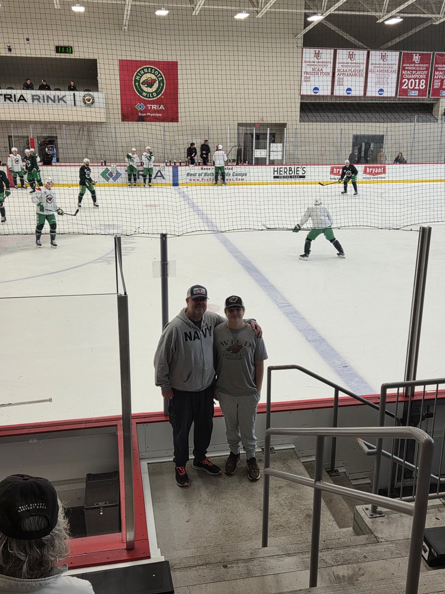 ShawneebGood's tweet photo. What a practice in Minny today! Met and talked many of the guys. Jr got his game used Hartman stick signed and we git a pile of other autos! Boys were off to Nashville right after practice. Billy G is the man, what a nice guy! https://t.co/xnG99URWvr