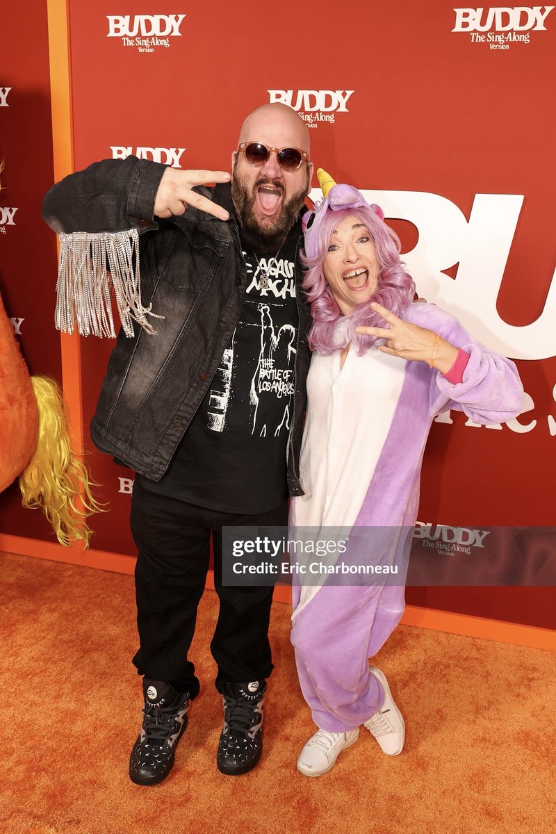 naomiwgrossman's tweet photo. In great company (namely @stephenglickman &amp; @Buddy_The_Uni), walking the orange carpet at the #buddy #singalong #worldpremiere last night! #itsbuddy #horrormovie 🧡🦄 💜 https://t.co/bFrlghA5Ez