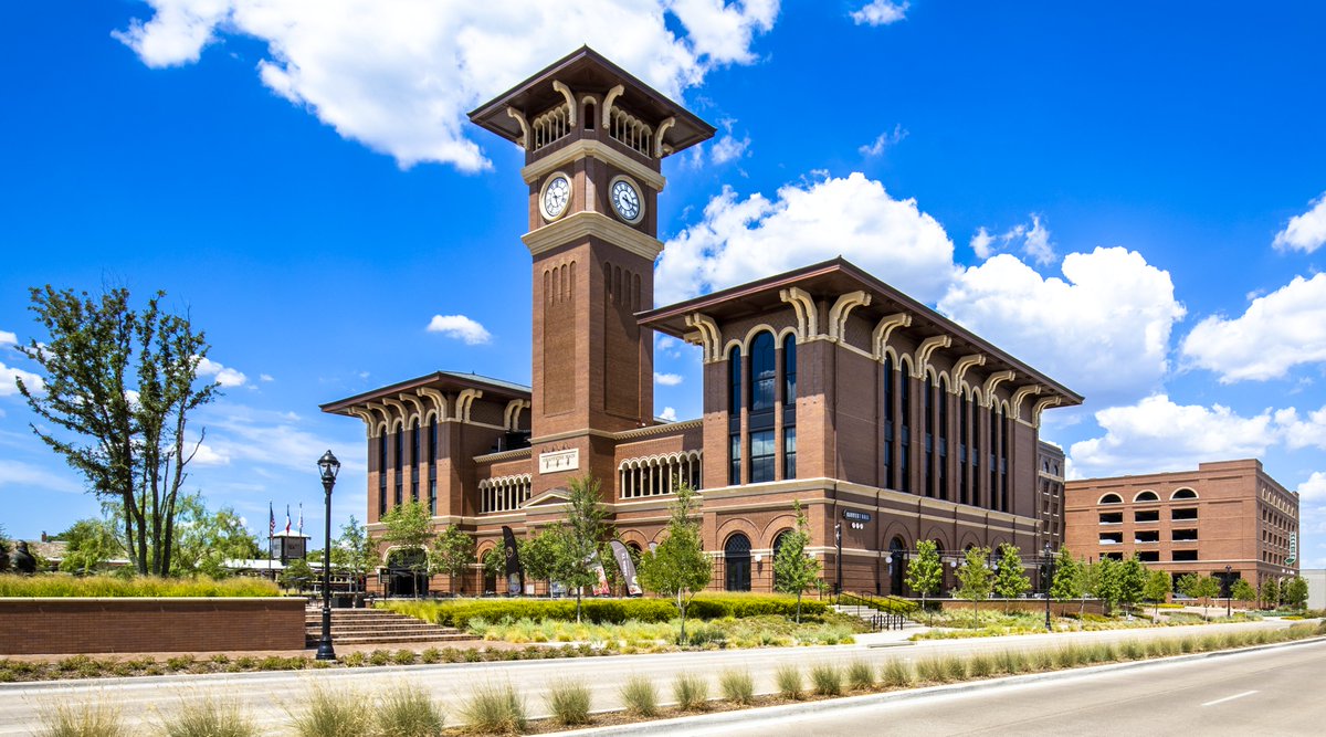 Cobylefko's tweet photo. This new train station in Texas is very cool https://t.co/ADhQVq80j6