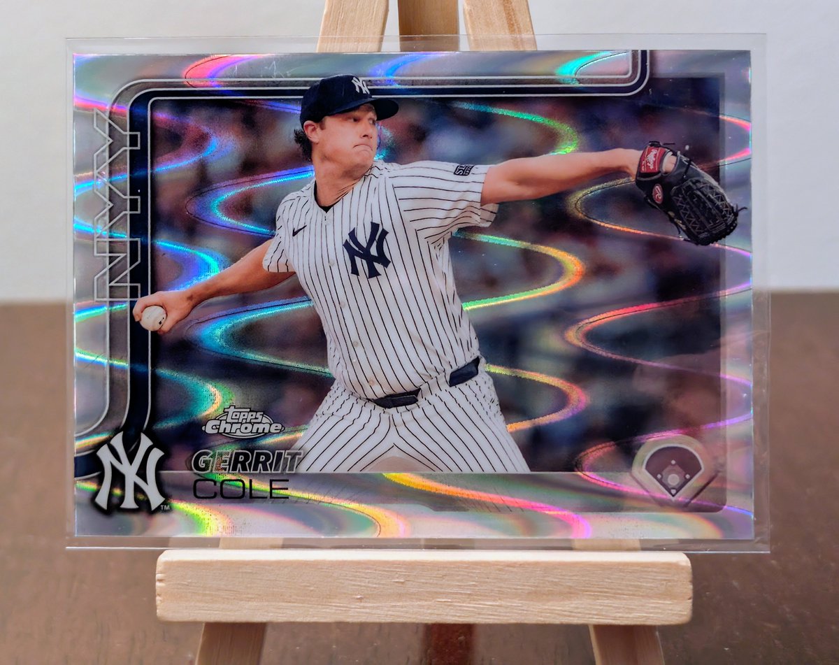 sharpcorners84's tweet photo. 🐪Hump Day #Giveaway⚾

If the #Yankees win tonight against the #RedSox, we'll pick a winner for this Max Fried Raywave Refractor! #thehobby 

Like/Follow/Retweet to be entered! https://t.co/iXxaR6gIo0
