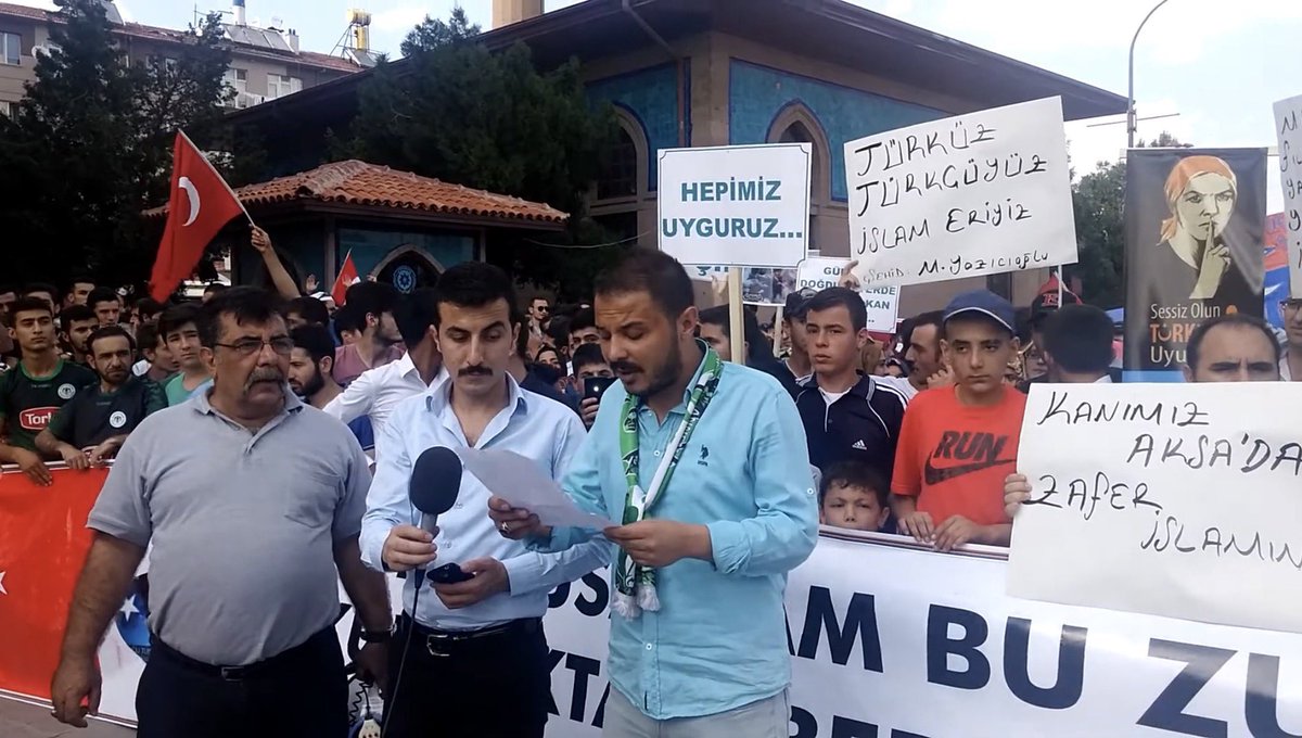Poyraz1922's tweet photo. "Hüü ama siz hiç doğu Türkistanın destekle mıyosunuz Arap ları destekleyin zaten hep hüüü" https://t.co/yCNWEBJ2AC