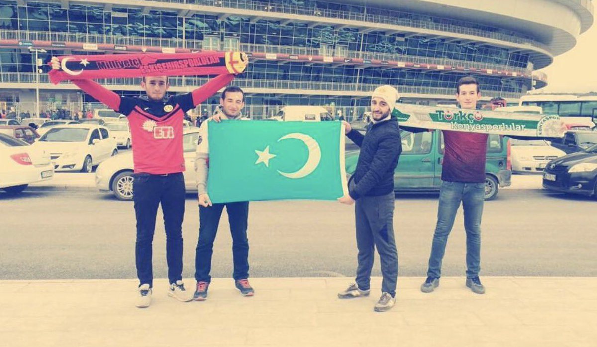 Poyraz1922's tweet photo. "Hüü ama siz hiç doğu Türkistanın destekle mıyosunuz Arap ları destekleyin zaten hep hüüü" https://t.co/yCNWEBJ2AC