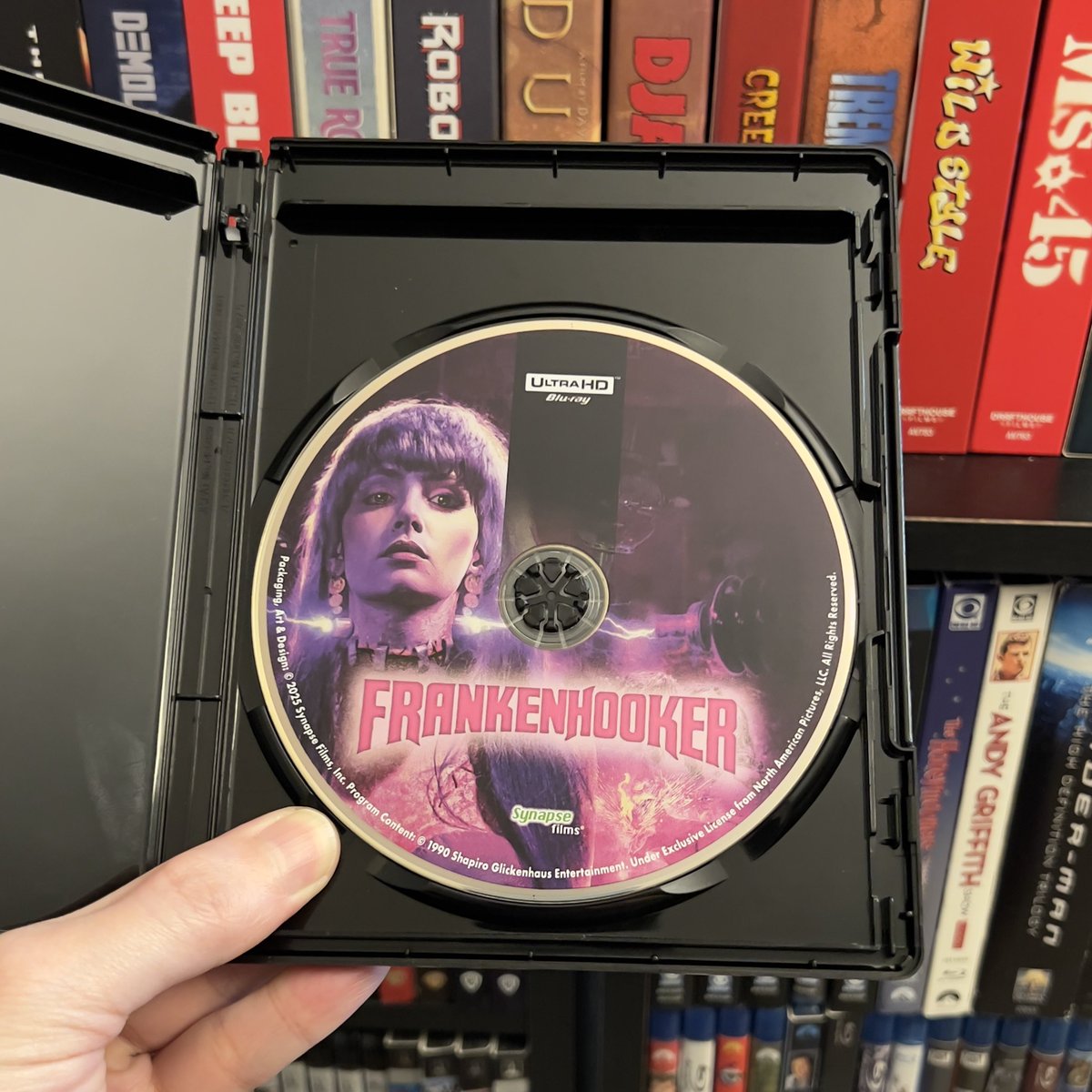 HighDefDiscNews's tweet photo. —//— #NewArrivals —//—

FRANKENHOOKER on 4K UHD Blu-ray via @synapsefilms. Available at most retailers via @mvdentgroup in this standard release on October 13. 

Preorder links below… 👇🏼👇🏼

#4K #UHD #Bluray #PhysicalMedia #horror #comedy @PromoteHorror #Frankenhooker https://t.co/SezUckO4fF