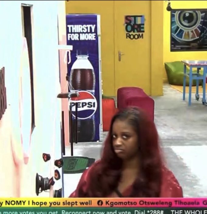 hlangi555's tweet photo. #BBNaija the main award that comes with a prize will be be announced on Sunday by ebuka abeg 😭😭😭abeg VOTEEE TEMI NKEM https://t.co/BzOh83T1Ww