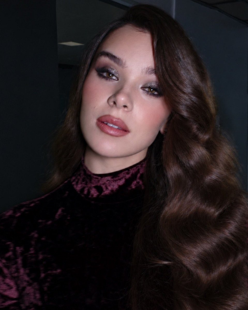 archiveshailees's tweet photo. FACE CARD!

hailee steinfeld stuns for the tonight show https://t.co/NDcdSDHpTQ