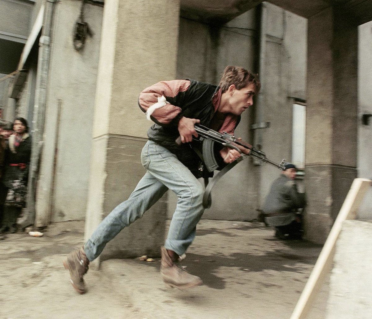 blackstarops's tweet photo. civilian fighters during the romanian revolution (1989) https://t.co/u6mp8TV4Sm