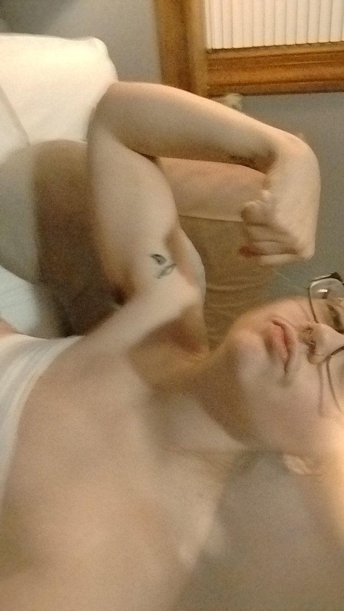 GenderedMonster's tweet photo. Not an old photo but I look too good with a flat chest. I'm bored and need someone to talk to though
 #ftm #nsfwtwt #moothunt https://t.co/F56rUPy0pw