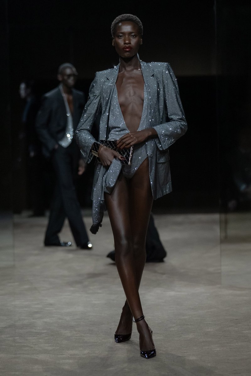 itgirlbackup's tweet photo. Tom Ford ss27 https://t.co/24zoHm92U7