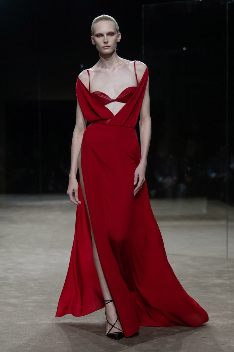 itgirlbackup's tweet photo. Tom Ford ss27 https://t.co/24zoHm92U7