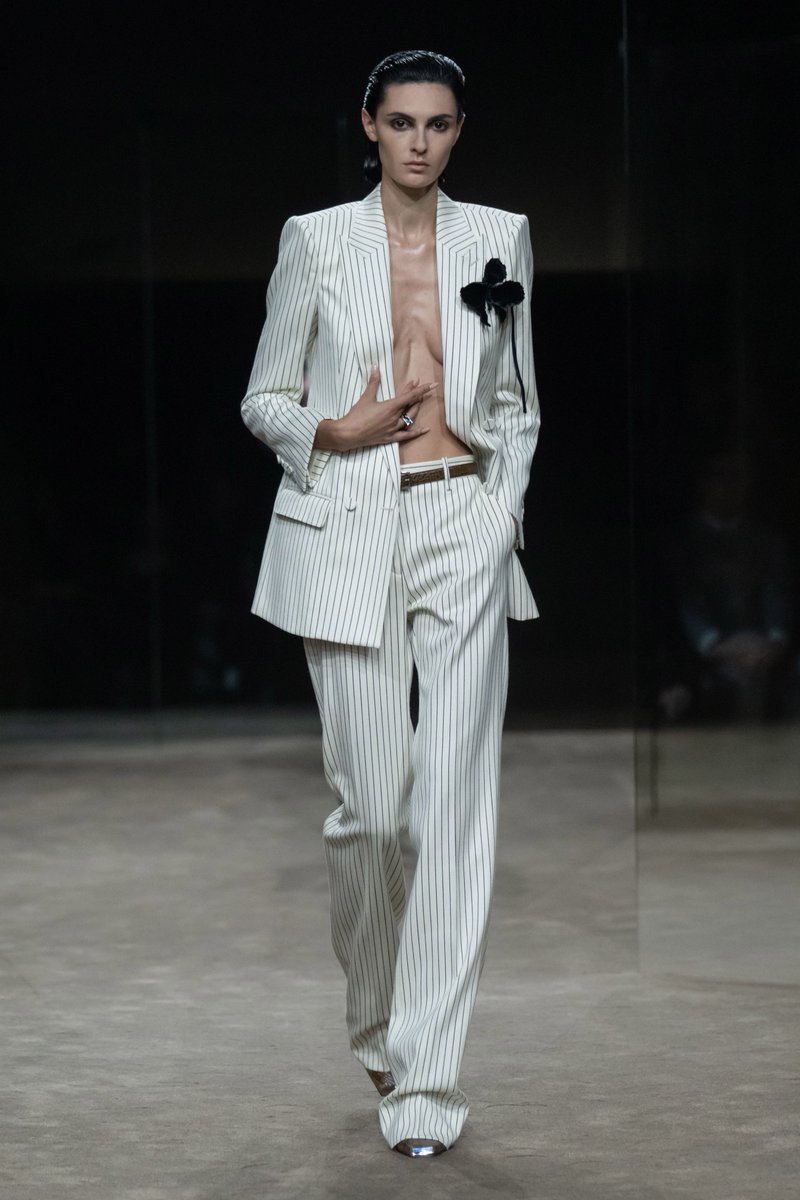 itgirlbackup's tweet photo. Tom Ford ss27 https://t.co/24zoHm92U7