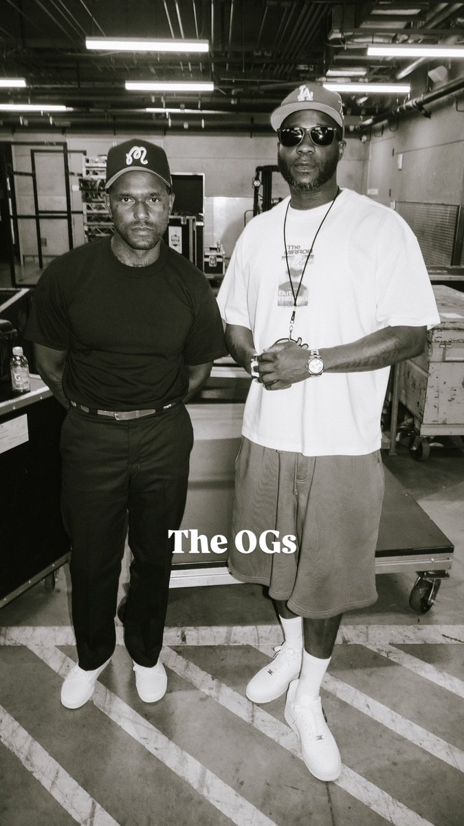 Mumu1626364656's tweet photo. Jay Rock and ScHoolboy Q backstage at the YouTube Theater for Isaiah Rashad's "Anniversary Show".

Midnight PRJCTS📸 https://t.co/lPMSSiw3LK