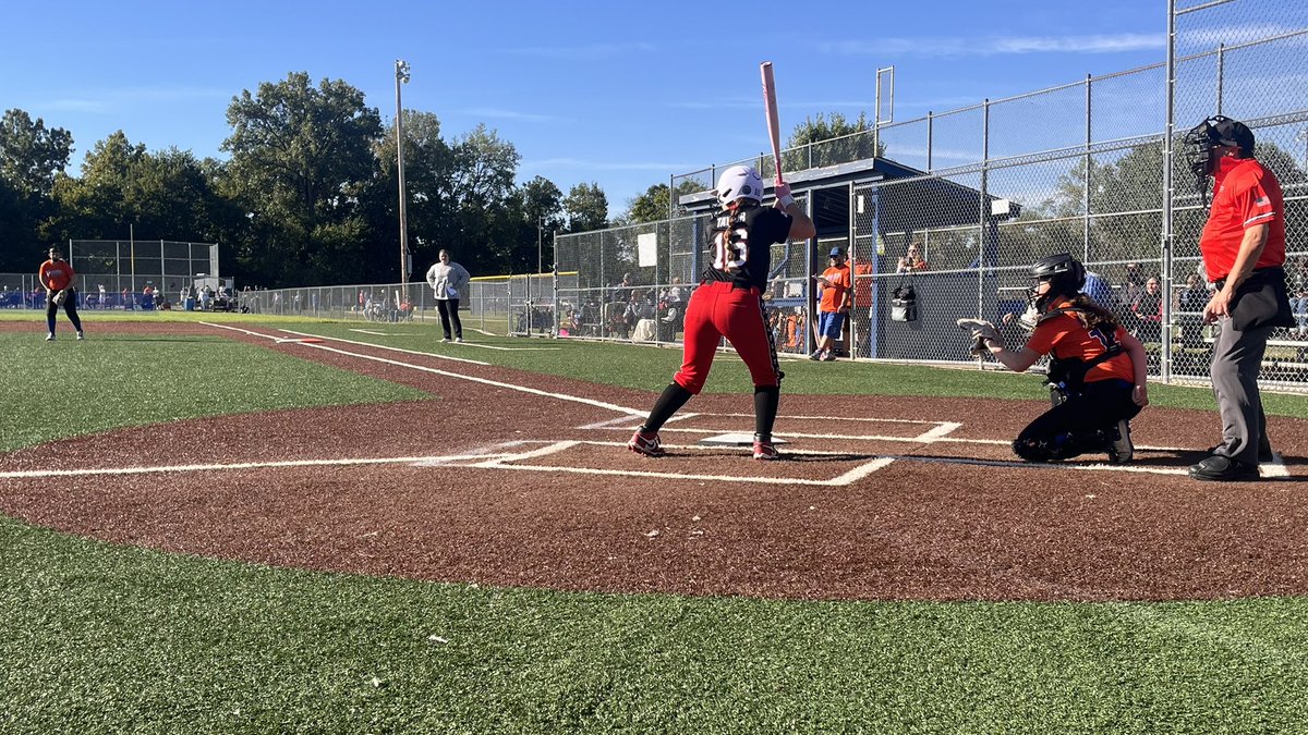 TaylorReyc48489's tweet photo. Nothing beats softball and nice weather😍#IndianaFallState #USSSA #IndianaProspects https://t.co/FjCdSFeQWU