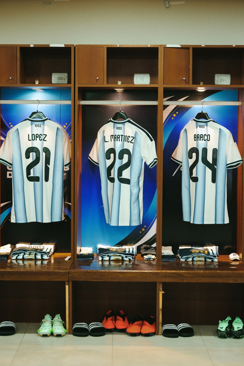 Argentina's tweet photo. #SelecciónMayor Miren que ya están listas 👀🤩

🇦🇷 Los colores más lindos esperan por sus protagonistas en el Estadio Mario Alberto Kempes

😁 ¿Ustedes están listos para volver a ver a la Selección? https://t.co/bZkOQs2FTl