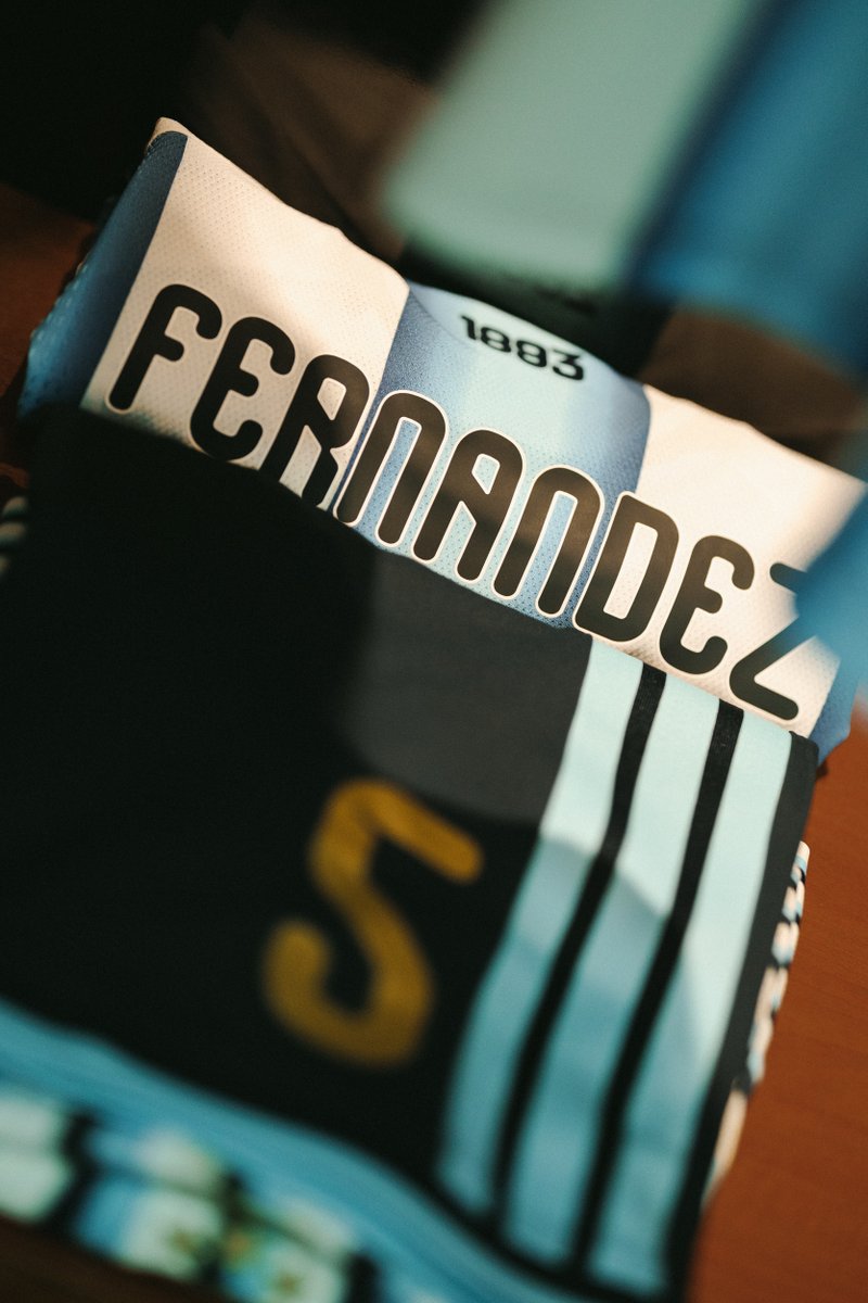 Argentina's tweet photo. #SelecciónMayor Miren que ya están listas 👀🤩

🇦🇷 Los colores más lindos esperan por sus protagonistas en el Estadio Mario Alberto Kempes

😁 ¿Ustedes están listos para volver a ver a la Selección? https://t.co/bZkOQs2FTl