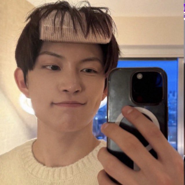 WariiAri's tweet photo. I miss Geonwoo, and he’s my wrecker, so I’m posting him this AZSD :P 
We’re twinning here :3

#ALLYZSELCADAY #AZSD #ALLYZ 
#ALPHADRIVEONE  #ALD1    #GEONWOO #건우 https://t.co/vwuBhyypPM