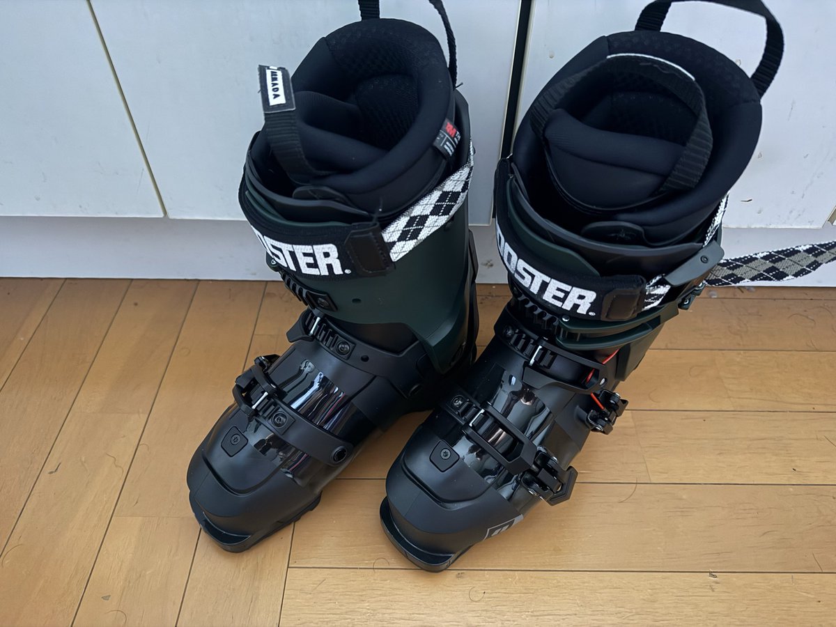 artama08231's tweet photo. これが
こうじゃろ？
こうして
こうじゃ！
予算15万で組んでたからまだセーフ！

S-airで試着して臭くなるのヤダなって試してみたら試着時点でバリ遊びができたのでサーモインナー買っちゃえになった
B&amp;E売れれば元取れるし
焼くの含めてギリ13万ちょいのはず……_:(´ཀ`」 ∠): https://t.co/WzXhZA0Rb9